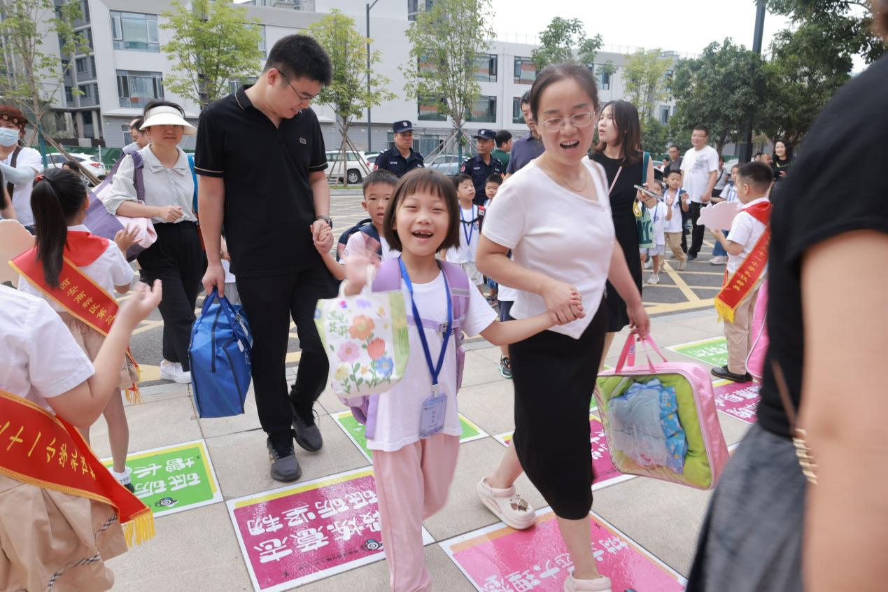 让梦想的种子在31小生根发芽 —西安高新区第三十一小学举行秋季开学迎新活动_fororder_图片5